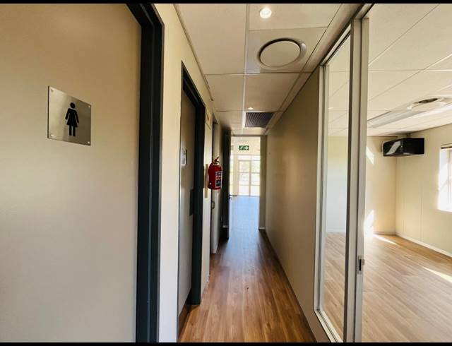 183M² OFFICE FOR SALE IN BROADACRES